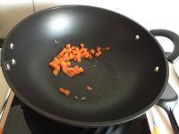 蘑菇香肠炒饭的做法步骤3