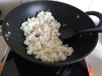 蘑菇香肠炒饭的做法步骤6