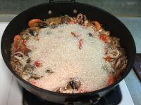 西班牙海鲜饭的做法步骤15