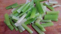 凉拌西芹的做法步骤3