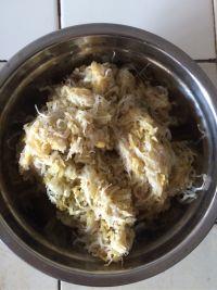 酸菜炖粉条的做法步骤2