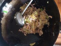 酸菜炖粉条的做法步骤6