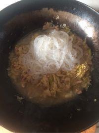 酸菜炖粉条的做法步骤8