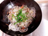 莲藕豆芽的做法步骤7