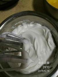 6寸戚风蛋糕的做法步骤5