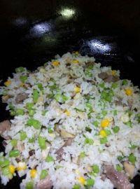 杂蔬肉丝炒饭的做法步骤6