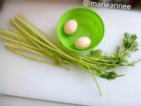 芹菜炒鸡蛋的做法步骤1