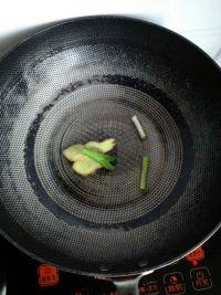 土豆花生烧牛肉的做法步骤2