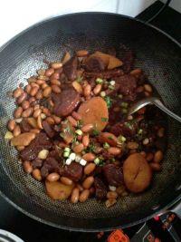 土豆花生烧牛肉的做法步骤11