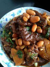 土豆花生烧牛肉的做法步骤12
