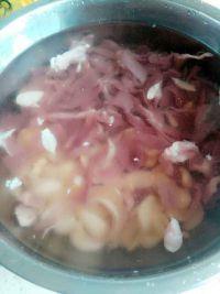 百合猪心汤的做法步骤2