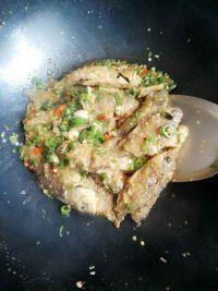 香辣小鲫鱼的做法步骤9