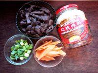 红蘑炖红烧肉的做法步骤1