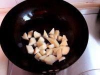 土豆炖小蹄的做法步骤3