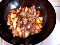 土豆炖小蹄的做法步骤6