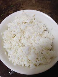 葱油酱香炒饭的做法步骤2