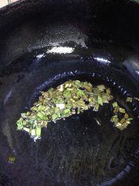 葱油酱香炒饭的做法步骤4