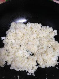 葱油酱香炒饭的做法步骤6