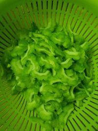 苦瓜煎鸡蛋的做法步骤3