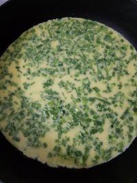 鸡蛋韭菜卷的做法步骤4