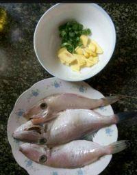 红烧剥皮鱼的做法步骤1