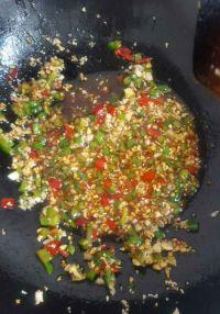 蒜蓉粉丝蒸虾的做法步骤5