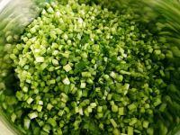 韭菜鸡蛋馅饼的做法步骤2