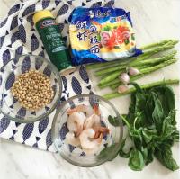 青酱鲜虾拌面#小虾创意料理#的做法步骤1