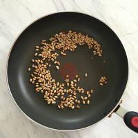 青酱鲜虾拌面#小虾创意料理#的做法步骤2