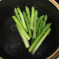 青酱鲜虾拌面#小虾创意料理#的做法步骤9