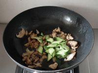 椎茸炒肉片的做法步骤9
