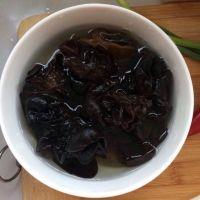 山药炒木耳的做法步骤1