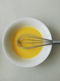 戚风蛋糕的做法步骤3