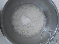 戚风蛋糕的做法步骤7