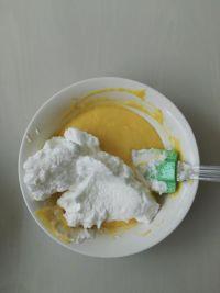 戚风蛋糕的做法步骤10