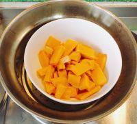 南瓜桂花饼的做法步骤2