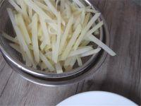 咸鸭蛋炒土豆的做法步骤5