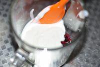 蔓越莓炒酸奶的做法步骤3