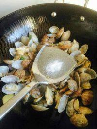 葱油花蛤的做法步骤6