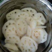 胭脂藕片的做法步骤1