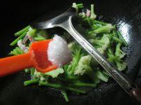 咸肉空心菜梗炒花菜的做法步骤6