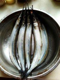 香炸小金枪鱼的做法步骤1