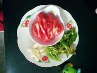 西红柿炒土豆片的做法步骤1