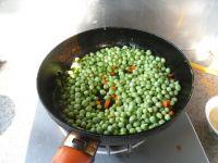鸡蛋烧豌豆的做法步骤7