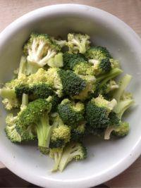 西兰花炒火腿的做法步骤3