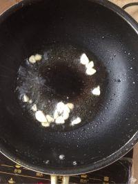 西兰花炒火腿的做法步骤5