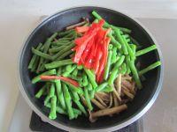 茶树菇炒豆角的做法步骤7