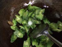 鱼滑炒杜院凉瓜的做法步骤9