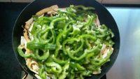 青椒炒豆干的做法步骤8