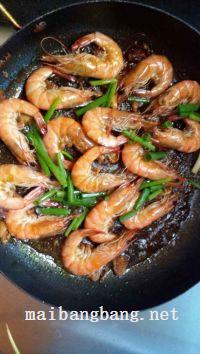 葱焖虾的做法步骤7